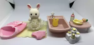 Juego de muñecas Calico Critters Sophie's Love N Care coleccionable listo para jugar - Imagen 1 de 6