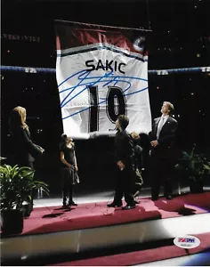Joe Sakic Signed 8x10 Photo Autographed PSA/DNA Colorado Avalanche HOF 93 - Picture 1 of 2