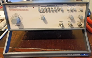 Thurlby Thandar TG210 Funktionsgenerator 2MHz Sinus/Quadrat/Sägezahnwelle - Bild 1 von 6