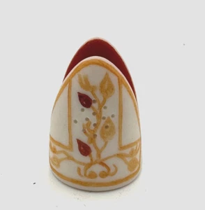 Thimble Bisque Pope's Cap-Zucchetto Porcelain RAE Nuttall Hand Painted Catholic - Imagen 1 de 5