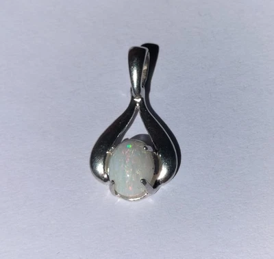 Совершенно новый собственный серебряный кулон с Coober Pedy белый опал 20 мм 1,1 г - Изображение 1 из 4