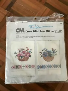 Erica Wilson Columbia Minerva floral guest towels cross stitch kit 30.4 x 50.8cm - Bild 1 von 8
