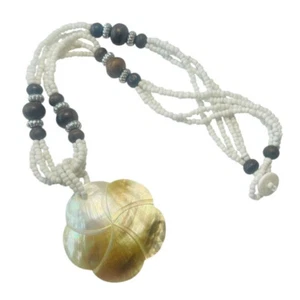 Collana Perline Conchiglia Ciondolo Fiore Multi Filo Semi Bianchi e Perline Legno 20" - Foto 1 di 13