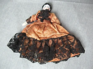 Muñeca Dama Antigua con Cabeza y Hombros de China - Pelo Negro Moldeado - 7 1/4" t - 199 - Imagen 1 de 9