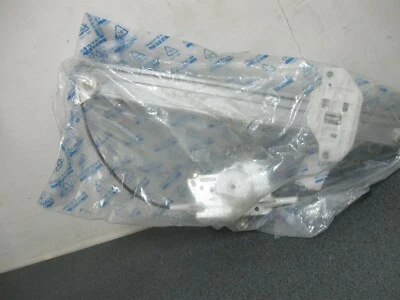 NEW GENUINE DAEWOO LEFT REAR WINDOW REGULATOR (PN 96252767) Foto 1 de 2