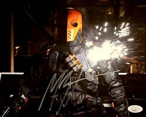 Manu Bennett | Autographed 8x10 Photo JSA COA - SLADE WILSON / DEATHSTROKE - Picture 1 of 3