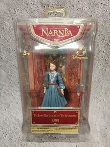 Disney Store Chroniken von Narnia Der Löwe Hexe & Kleiderschrank LUCY FIGUR NEU - Bild 1 von 6
