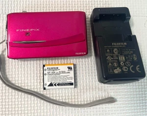 Fujifilm Finepix Z950EXR rosa 16,0 MP 5x zoom fotocamera digitale compatta dal GIAPPONE - Foto 1 di 10