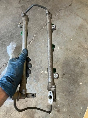 Mitsubishi Montero Gen2 1994-1996 3,5 L DOHC V6 - riel de combustible e inyectores (usado) Foto 1 de 4