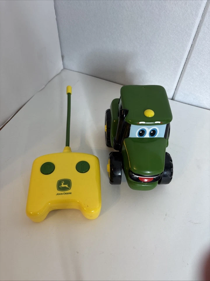 John Deer Remote Controlled RC Tractor with Remote Working Very Good Condition - Image 1 of 4