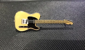FENDER TELECASTER GITARRE NATÜRLICHE EMAILLE PIN ABZEICHEN GESCHENK (PB94) GRÖSSER ALS ANDERE - Bild 1 von 2