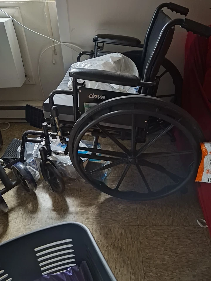 Silla de ruedas deportiva Drive Medical SSP118FA-SF Foto 1 de 1