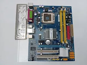 Placa madre GIGABYTE GA-945GCM-S2L Socket LGA775 con protector de E/S - Imagen 1 de 5