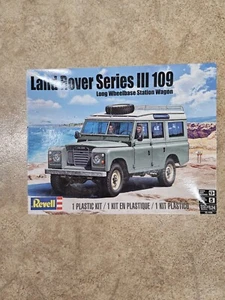Revell Land Rover Serie III 109 Kombi 1/24 85-4498 werkseitig versiegelt  - Bild 1 von 6