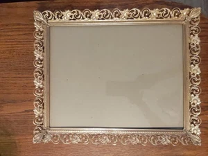 Cornice vintage ornata metallo dorato filigrana 13x11 con vetro MCM Hollywood Regency - Foto 1 di 8
