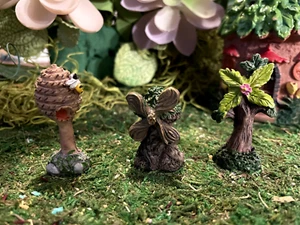 Casa de Muñecas Hada Gnomo Hobbit Jardín ACCESORIOS MICRO S/3 Palma Molino de Viento Colmena - Imagen 1 de 4