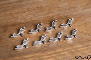 8 x Mini Sandale Metall Charms Silber Anhänger kleine Schmuckherstellung doppelseitig - Bild 1 von 6