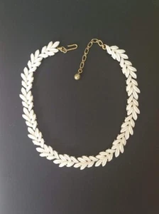 Vintage Crown Trifari White Milk Glass Leaf Adjustable Choker Necklace - Picture 1 of 6