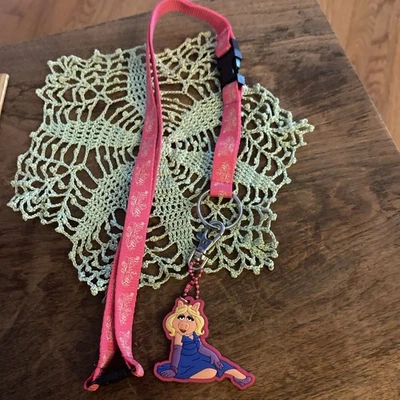 Miss Piggy Disney Muppets detachableLanyard / Keychain  - Imagem 1 de 4