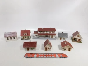 8x H0 1:87 Holz Pappe Modell 50er 60er Jahre Bahnhof Düsseldorf Häuser #DS11-3 - Bild 1 von 7