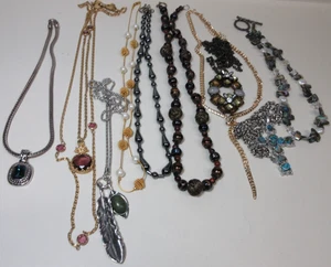 VINTAGE BIS JETZT SORTIERTES KONVOLUT HALSKETTE STRASS GOLD & SILBERFARBEN #55 - Bild 1 von 12