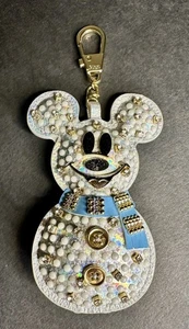 Neu im Karton! BAUBLEBAR X DISNEY Mickey Mouse Schneemann Puff Taschenanhänger/Schlüsselanhänger NEU Urlaub - Bild 1 von 3