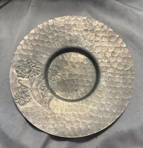 Plato de peltre floral forjado a mano vintage 11" #3 bandeja para servir - Imagen 1 de 3