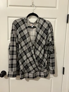 Lularoe Rebecca Cross Front Blouse Retail $45 - XL - Item#656 - Picture 1 of 6