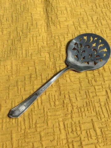 International Sterling Silver Georgian Maid Tomato Server Slotted Spoon Mono Cover