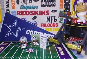 2019 NFL Series 8 Teenymates Dallas Cowboys RB Ezekiel Elliott color rush figure