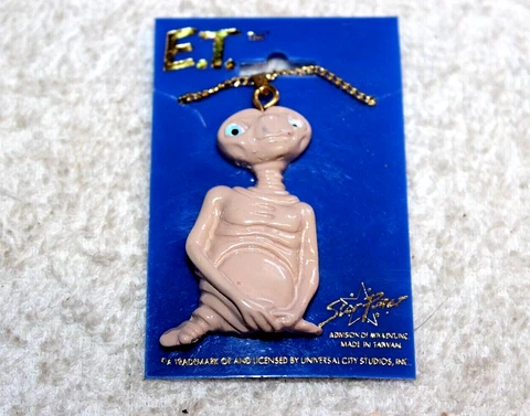 RARE ORIGINAL VINTAGE 1982 E.T. EXTRA TERRESTRIAL FULL FIGURE NECKLACE ON CARD Cover