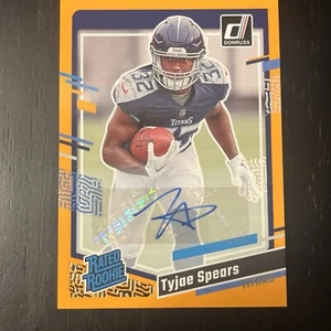 2023 Panini Donruss - Autografi Rated Rookie Orange #396 Tyjae Spears (AU, RC) - Foto 1 di 10