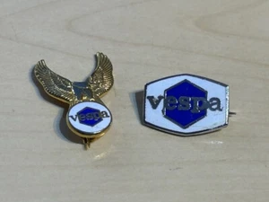 2 x Vespa Enamel Badges Scooter Wings Style Vintage - Picture 1 of 4