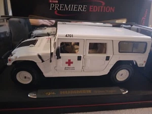 Maisto 1:18 American Red Cross Hummer Premiere Edition - Imagen 1 de 5