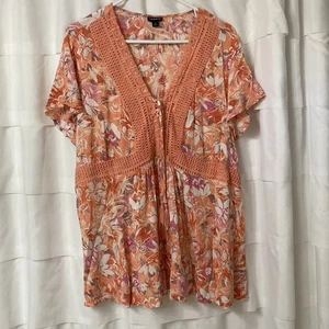 Torrid 3 Top mit V-Ausschnitt orange Blumen Häkelborte vorne zum Binden Oberteil - Bild 1 von 4