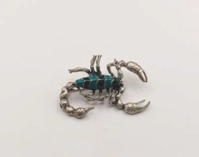 Nuevo broche prendedor Betsey Johnson esmalte azul y negro escorpión Foto 1 de 4
