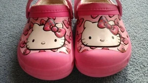 Crocs Schuhe pink Hausschuhe Hello Kitty Gr EU 27-29, US C 10 /11 warm gefüttert - Bild 1 von 4