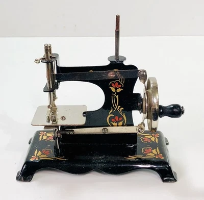 Casige Miniatur Spielzeug Nähmaschine mit Blumenmuster - Bild 1 von 4