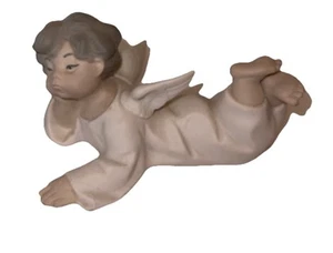 Lladro 4541 "Angel Reclining" young Cherub lying down Fun - Picture 1 of 5