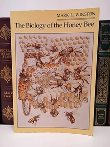 The Biology of the Honeybee by Mark L. Winston - Harvard Press - VERY GOOD - Picture 1 of 6