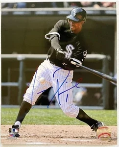 Juan Pierre Signed Autographed Glossy 8x10 Photo Chicago White Sox - Picture 1 of 1
