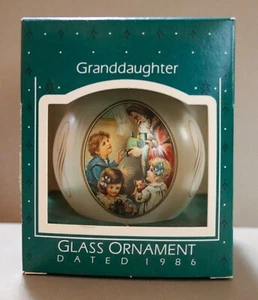 Vintage Hallmark Keepsake Glass Ornament Granddaughter 1986 - Imagen 1 de 3