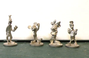 Disney 2nd Edition Scene It DVD Game Replacement Parts 4 Metal Movers And Dice - Picture 1 of 2