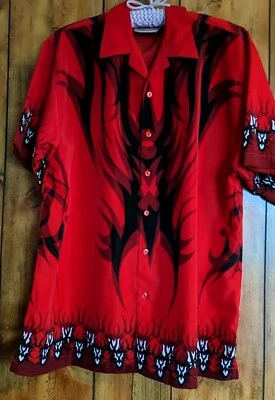 Camisa con botones de manga corta Malibu Dreams para hombre con patrón tribal talla grande Foto 1 de 4