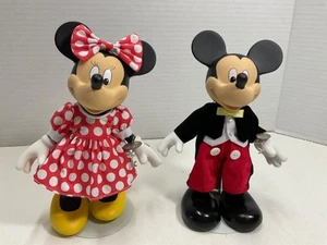 Klassische Porzellanpuppen 25 Jahre Mickey und Minnie Maus Messing Schlüssel - Bild 1 von 6