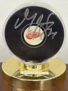 Darren McCarty Autograph Signed Detroit Red Wings Auto Puck in Display Case - Picture 1 of 3