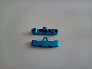 Tamiya TT02 untere Querlenkerhalterung aus Aluminium, 2 Stück - Bild 1 von 1