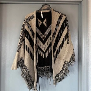 Geometrischer Damen offener Pullover Cardigan Poncho One Size Fransen Ärmel Bündchen - Bild 1 von 6
