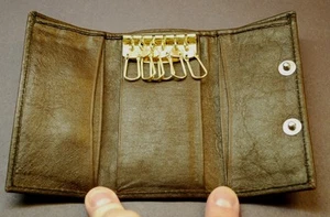 Bolsa a presión con soporte para 6 llaveros marrón / billetera triple pliegue - Imagen 1 de 6