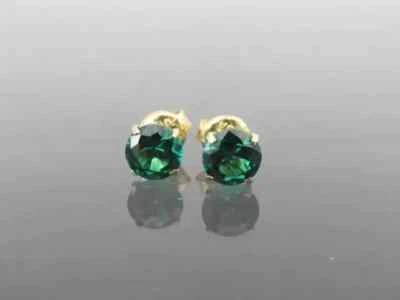 Aretes de esmeralda verde creados en laboratorio de corte redondo de 2 quilates enchapados en oro amarillo de 14 quilates Foto 1 de 3
